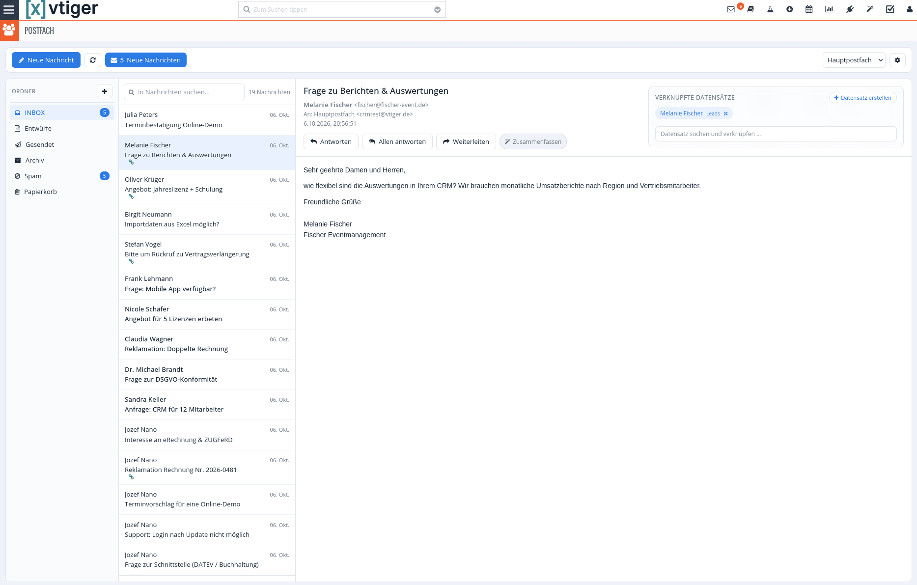 Das Postfach in [x]vtiger mit Ordnerliste, Nachrichtenliste und einer geöffneten E-Mail