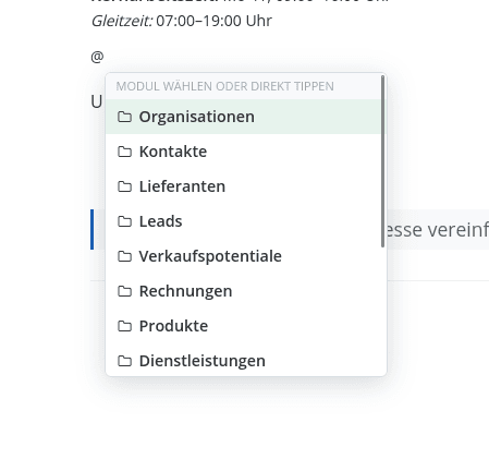 Die @-Auswahl im Wiki-Editor bietet CRM-Module wie Organisationen, Kontakte und Rechnungen an